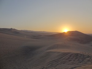 Sonnenuntergang in den Dünen von Huacachina